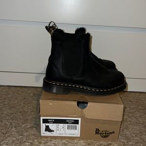 Dr Martens FUR LINED CHELSEA BOOTS